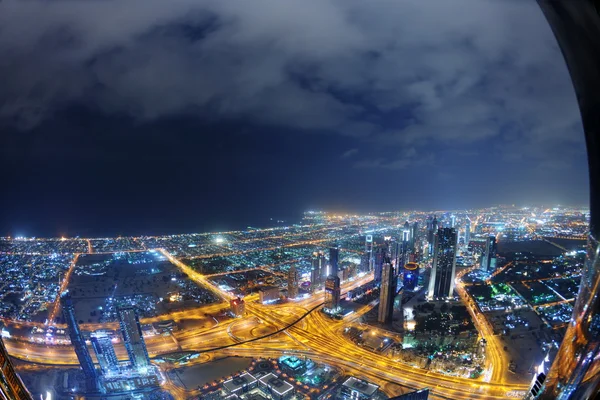 Panorama i Dubais centrum om natten - Stock-foto