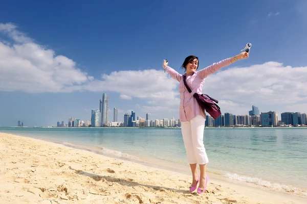 Glad turist kvinna — Stockfoto