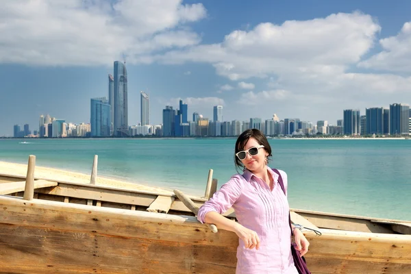 Mujer turista feliz — Foto de Stock