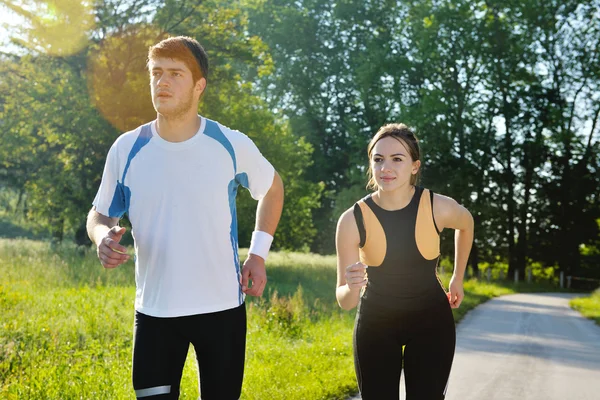 Mladý pár, jogging — Stock fotografie