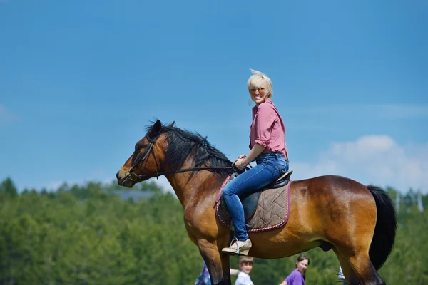 Happy woman ride horse — Stock Photo, Image