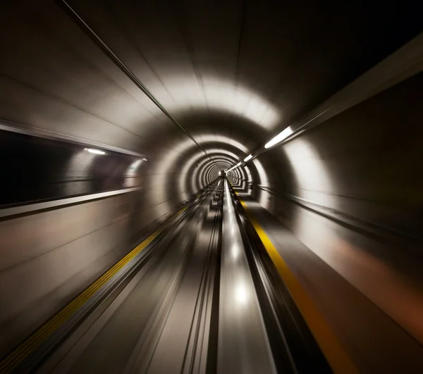 터널을 통해 — 스톡 사진