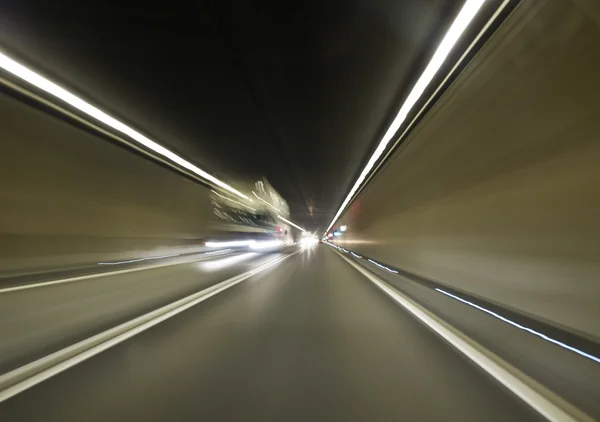 A través del túnel — Foto de Stock