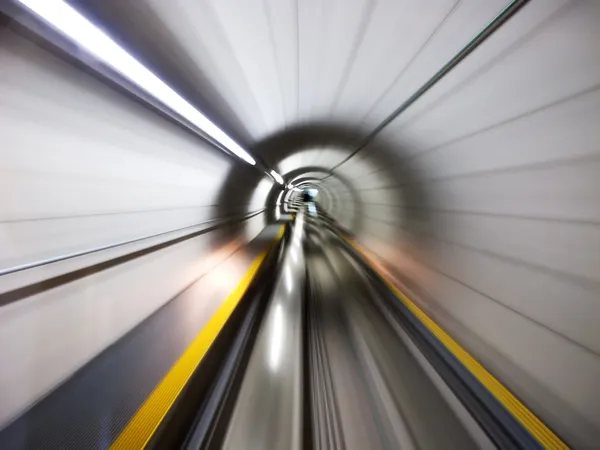 Durch den Tunnel — Stockfoto