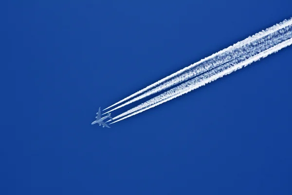 Flygplan spår — Stockfoto