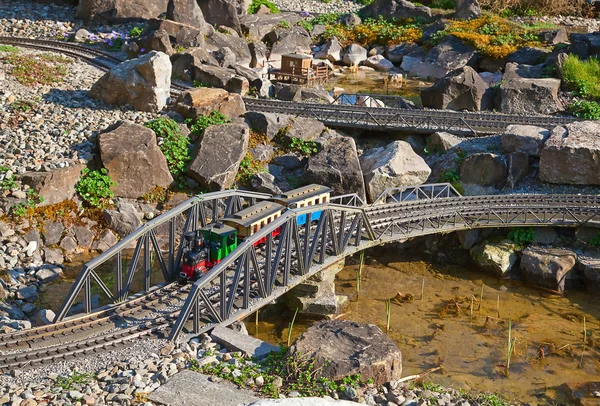 Миниатюрная модель поезда — стоковое фото