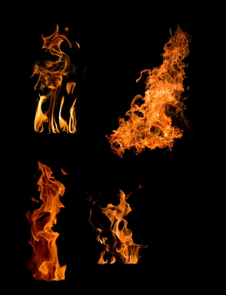 Flammes orange isolées sur noir — Photo