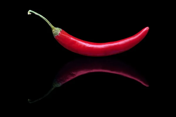 Papel rojo de chile caliente con reflejo —  Fotos de Stock