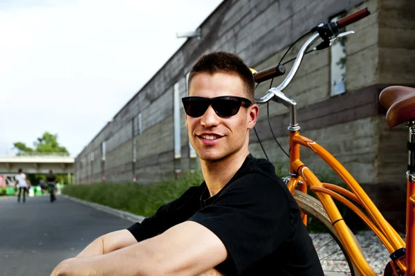 Mann auf Fahrrad — Stockfoto