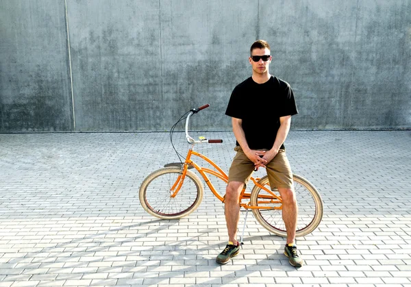 Człowiek na rowerze — Zdjęcie stockowe