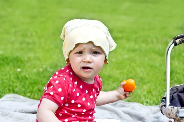 Baby On Grass Play — Stock Photo, Image
