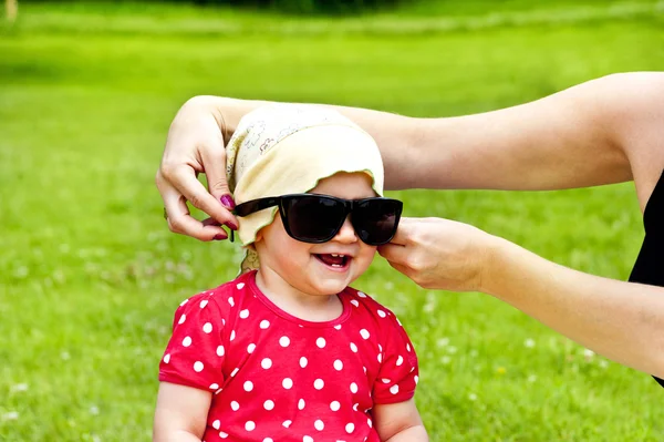 선글라스를 쓴 아기 — 스톡 사진