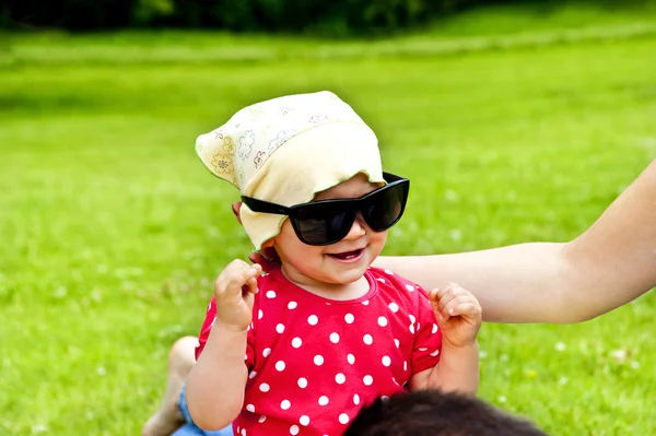 Дитини в сонцезахисні окуляри — стокове фото