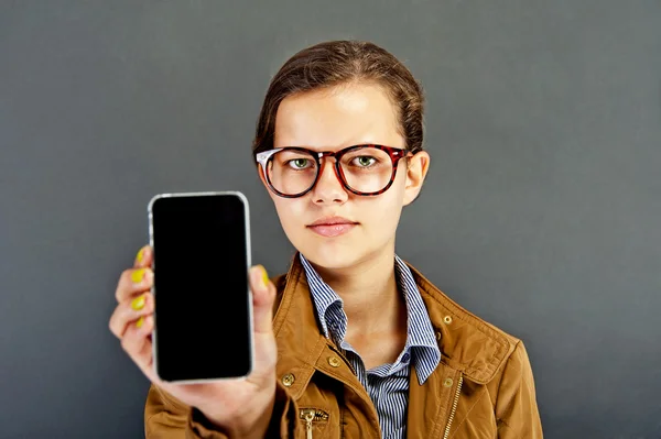 Dospívající dívka volání — Stock fotografie