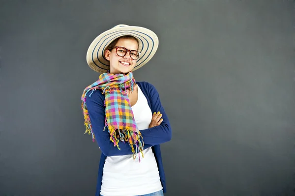 Teenager dívka s kloboukem — Stock fotografie