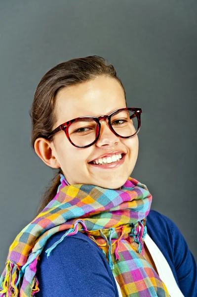 Adolescente avec des lunettes — Photo