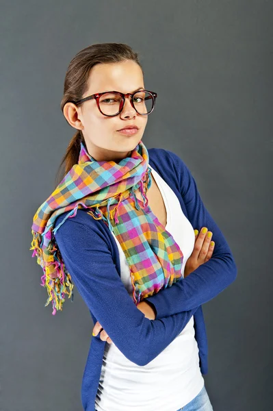 Ragazza adolescente con gli occhiali — Foto Stock