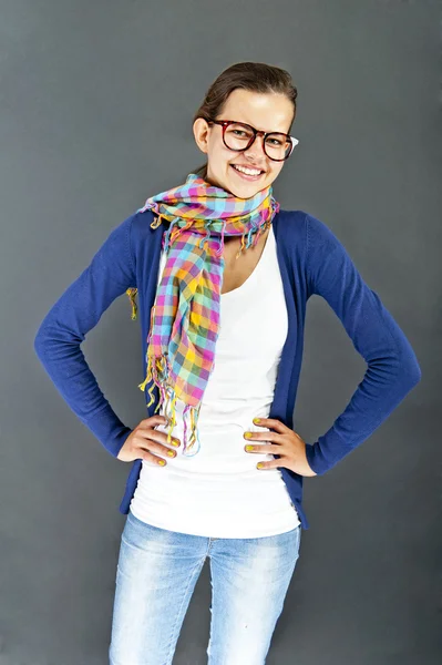 Teenager dívka s brýlemi — Stock fotografie