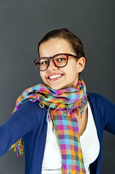 Неповнолітня дівчина з окулярами. — стокове фото