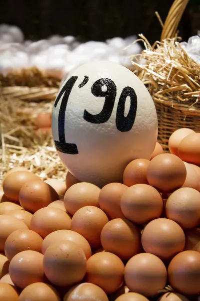 Eggs in the market — Stock Photo, Image