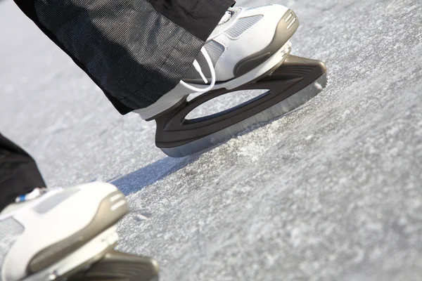 Ice skating outdoors pond freezing winter — Stockfoto