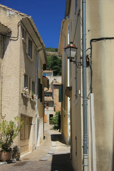Dorpsstraat in de provence — Stockfoto