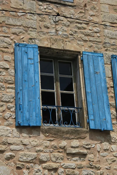 Ahşap panjurlu pencere — Stok fotoğraf