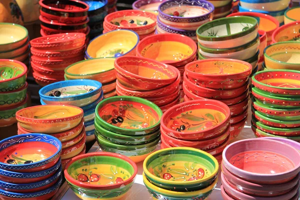 Traditional pottery on a market in the Provence — Stock Photo, Image