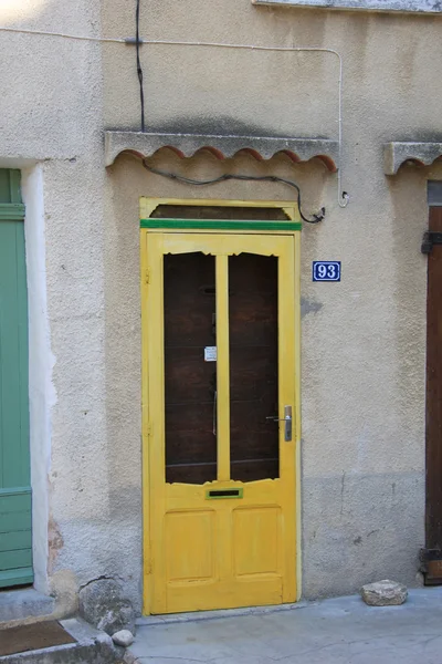 Puerta delantera amarilla —  Fotos de Stock