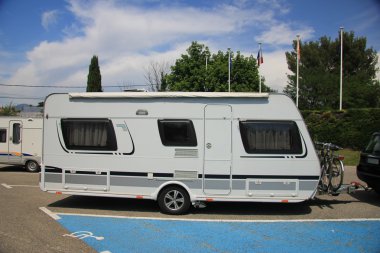 Middlesized caravan clipart