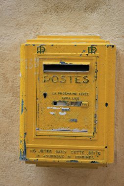 eski sarı postbox