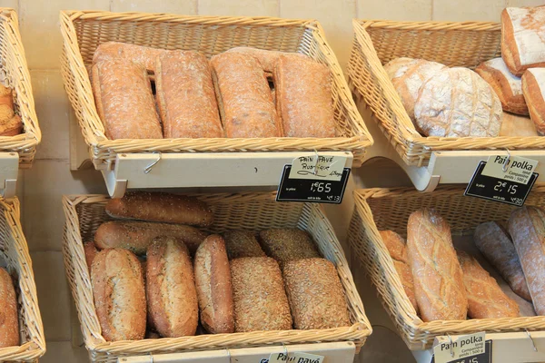 Γαλλικό ψωμί σε ένα κατάστημα — Φωτογραφία Αρχείου