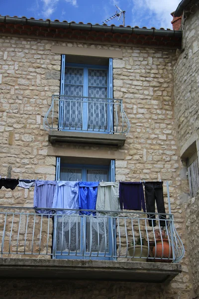 Wäscherei auf einem Balkon — Stockfoto
