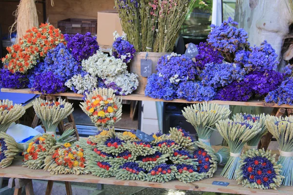 Lavendel och torkade blommor — Stockfoto