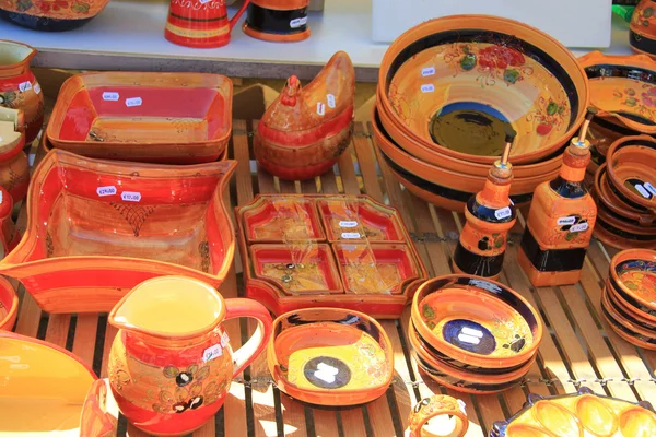 Tradycyjnej ceramiki na rynku w Prowansji — Zdjęcie stockowe