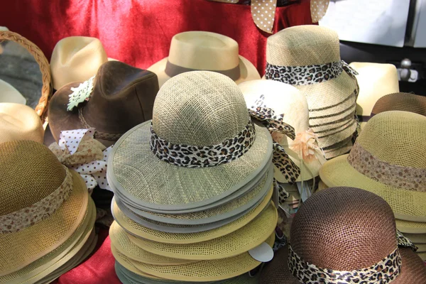 Los sombreros en el mercado — Foto de Stock