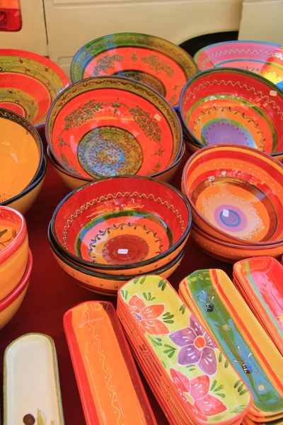 Traditional pottery on a market in the Provence — Stock Photo, Image