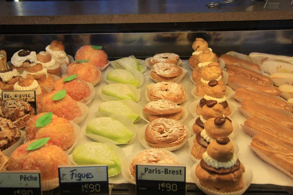 Pastelaria em uma loja francesa — Fotografia de Stock