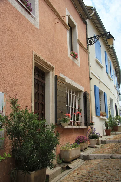 Улица в Arles, France — стоковое фото