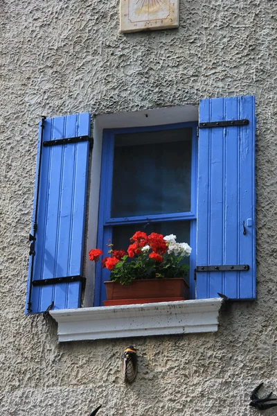 Windowns in de provence — Stockfoto