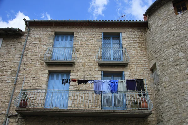 Prádlo na balkoně — Stock fotografie