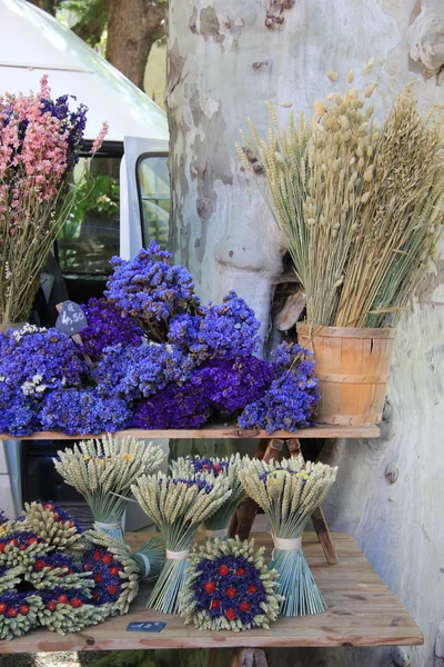 Lavanta ve kurutulmuş çiçekler — Stok fotoğraf