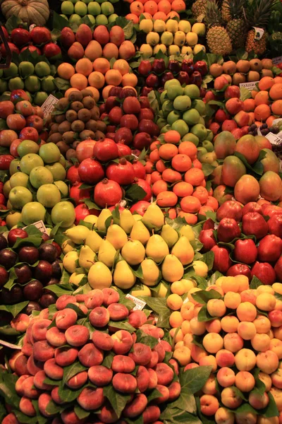 市场上的水果 — 图库照片