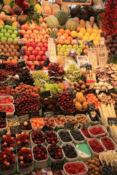 Ovoce na trhu — Stock fotografie