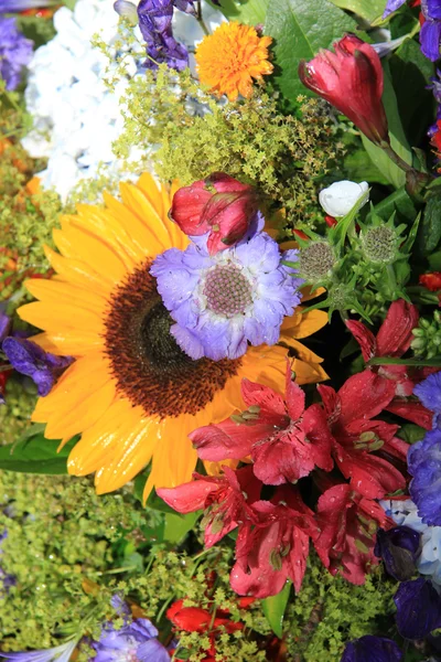 明るい色の混合された花束 — ストック写真