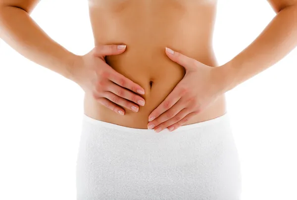 Mulher massageando dor de estômago isolado em branco — Fotografia de Stock