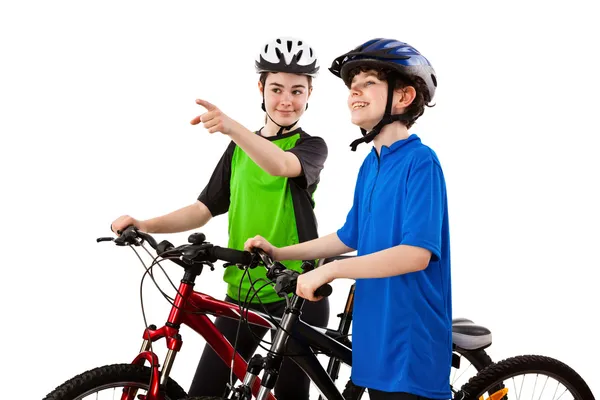 Ποδηλάτες - αγόρι και κορίτσι που απομονώνονται σε λευκό φόντο — Φωτογραφία Αρχείου