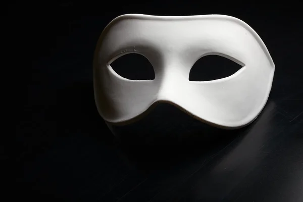 Белая маска — стоковое фото