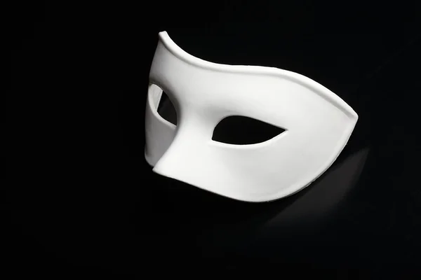 Máscara branca — Fotografia de Stock