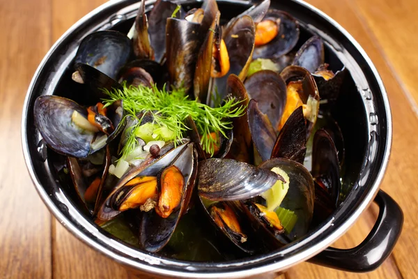 Mussels with lemon — Stock Photo, Image